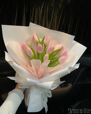 Bó hoa tulip hồng đẹp chúc mừng-HT217