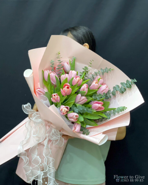Bó tulip xinh chúc mừng-HT124